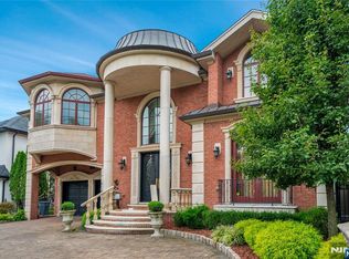 2 Euclid Rd, Fort Lee, NJ 07024