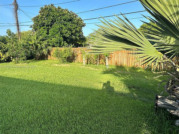 5th image of 20201 SW 104th Ct