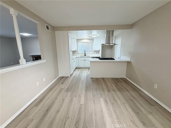 2nd image of 680 N Magnolia Ave