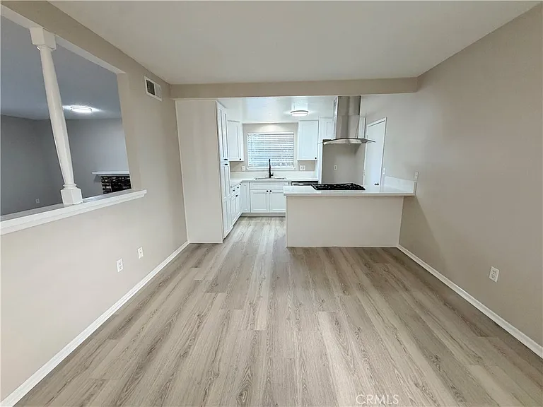 680 N Magnolia Ave — Photo 2