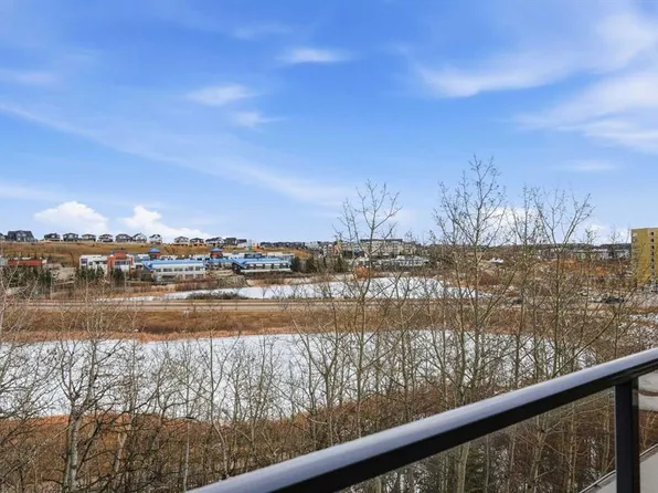 35 W Aspenmont Hts SW #428, Calgary, AB T3H 0E5