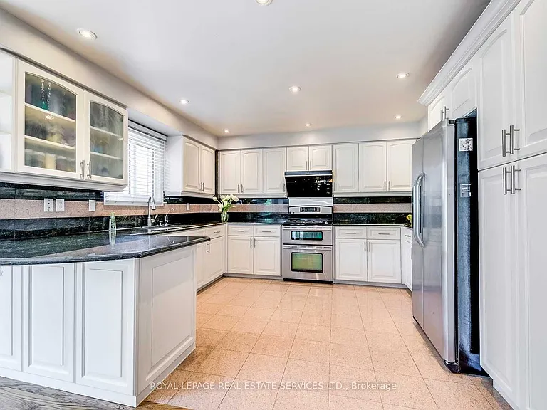 1447 Clearview Dr — Photo 10