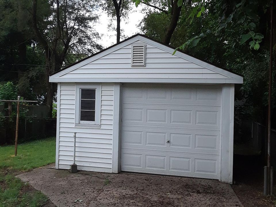 2nd image of 1349 Jean St
