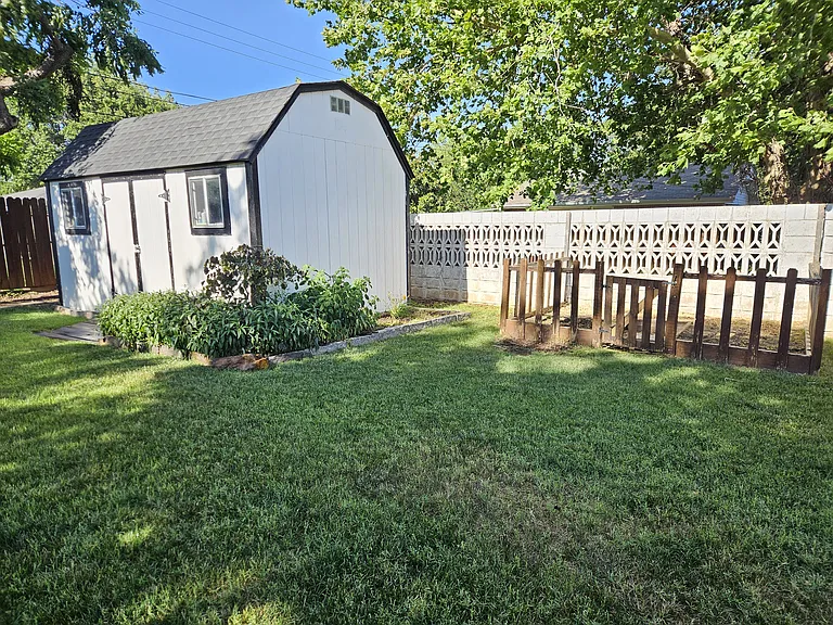 641 W Beam Ave — Photo 17