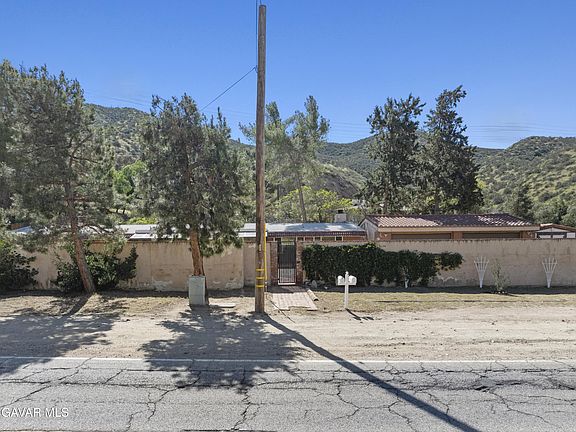 3rd image of 11950 Sierra Hwy