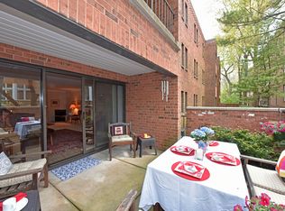 105 E Laurel Ave APT 104, Lake Forest, IL 60045