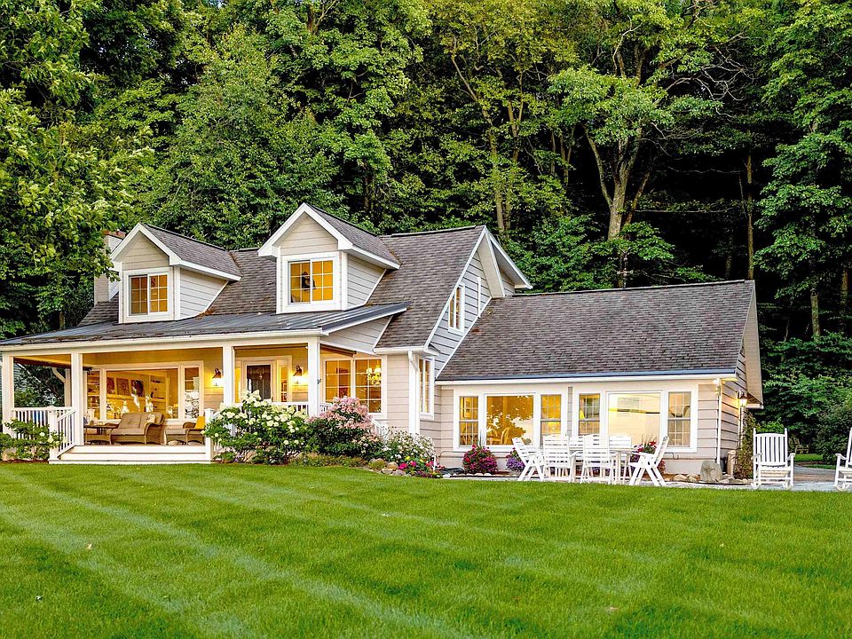 9064 Peninsula Dr, Traverse City, MI 49686 Zillow