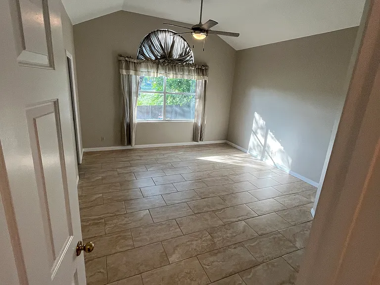 6303 Santee — Photo 25