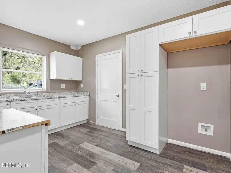 3044 W 9th St — Photo 14