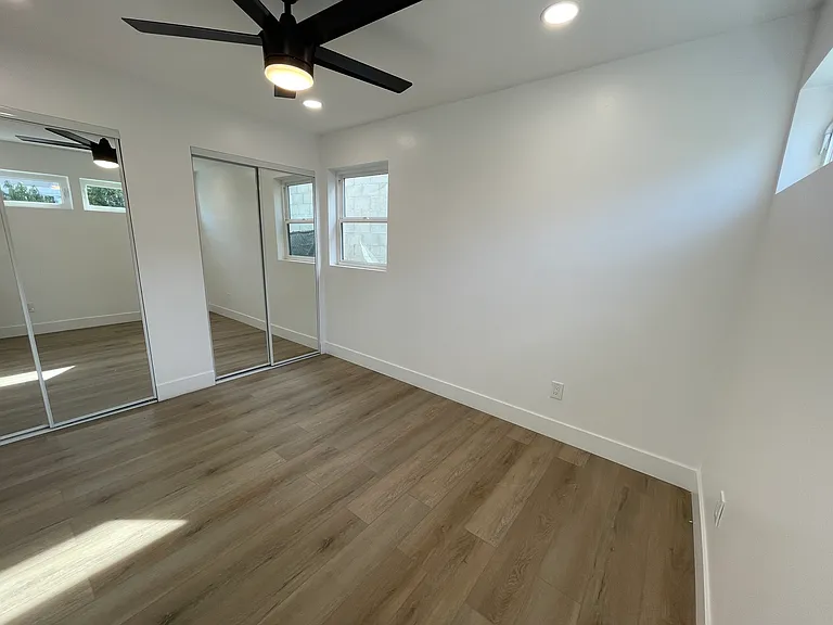 3231 Myrtle Ave — Photo 8