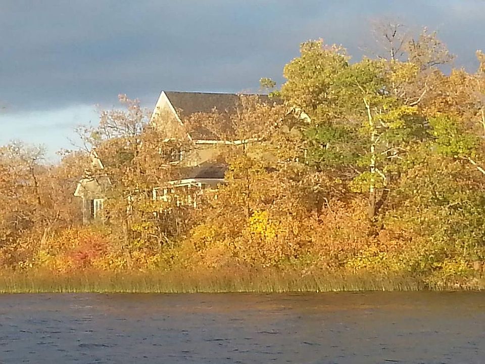 2nd image of 223 Long Lk E