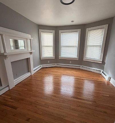 2nd image of 479 Putnam St #2R
