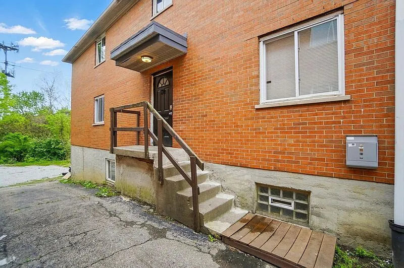 Building Photo - 39 Wuest St #5