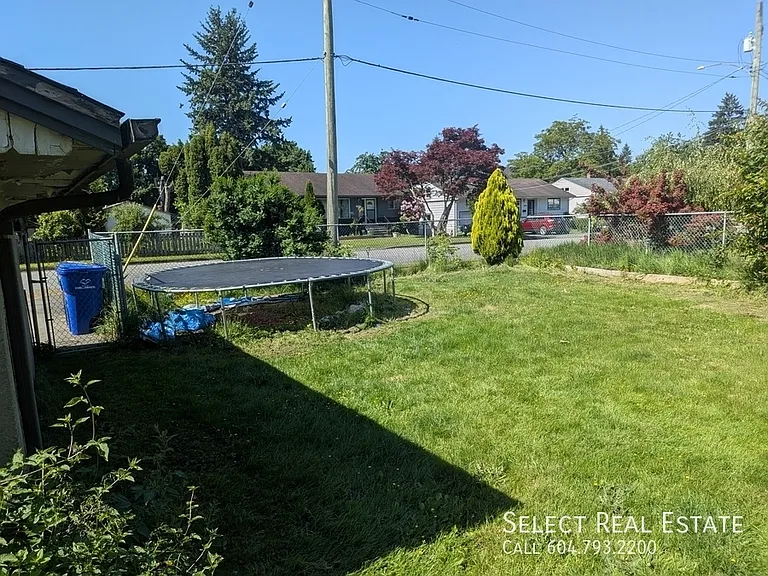 9425 Stanley St — Photo 18