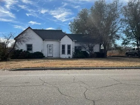 1007 W Kendall Ave, Lakin, KS 67860