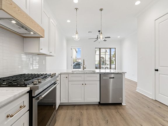 2nd image of 115 Gaunt Ln #605