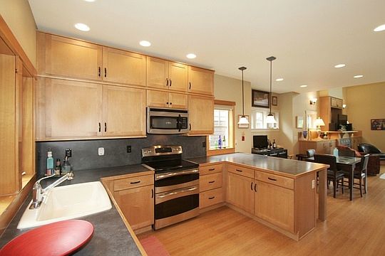 5th image of 1695 Bungalow Way NE
