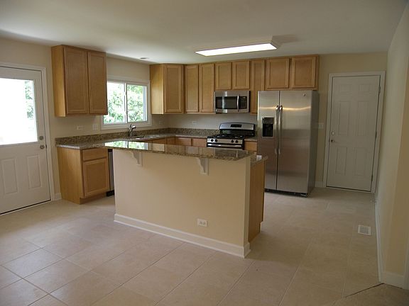 3rd image of 318 Magnolia Ct