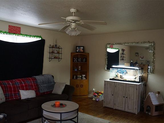 3rd image of 324 W Comanche St