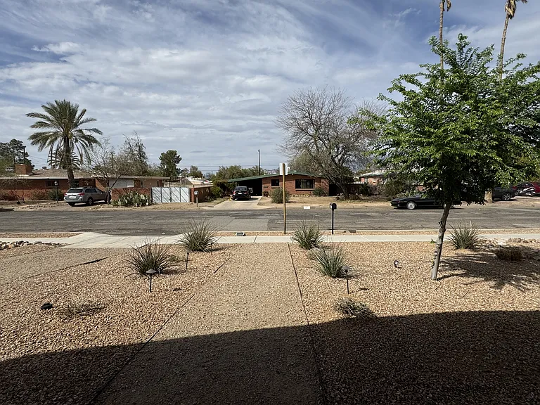 1518 E Waverly St #1 — Photo 11