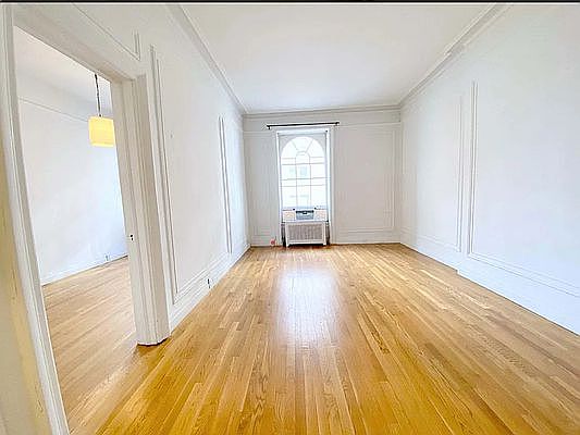 4th image of 120 W 71st St APT 5F
