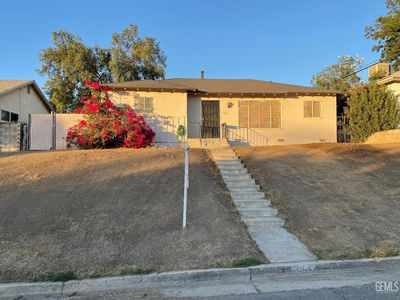 1104 W Point Dr, Bakersfield, CA, 93305