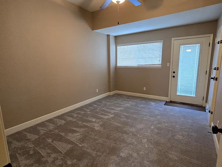21601 Westover Cir — Photo 11