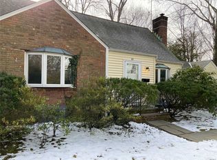 69 Scudders Ln, Glen Head, NY 11545