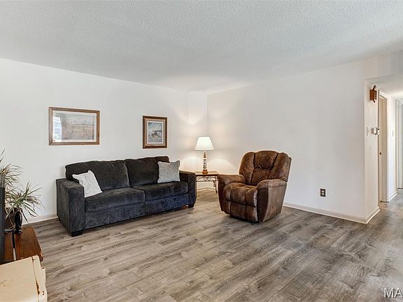 2nd image of 4353 Chateau De Ville Dr APT D