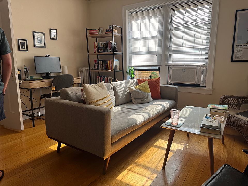 1st image of 4613 N Winchester Ave #1