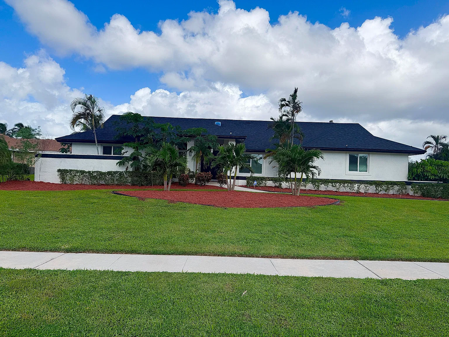 5 bed, 2.5 bath, 2795 sqft, $12,000 — Photo 1