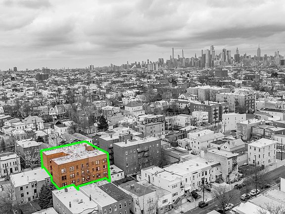 4th image of 179 Manhattan Ave #C1