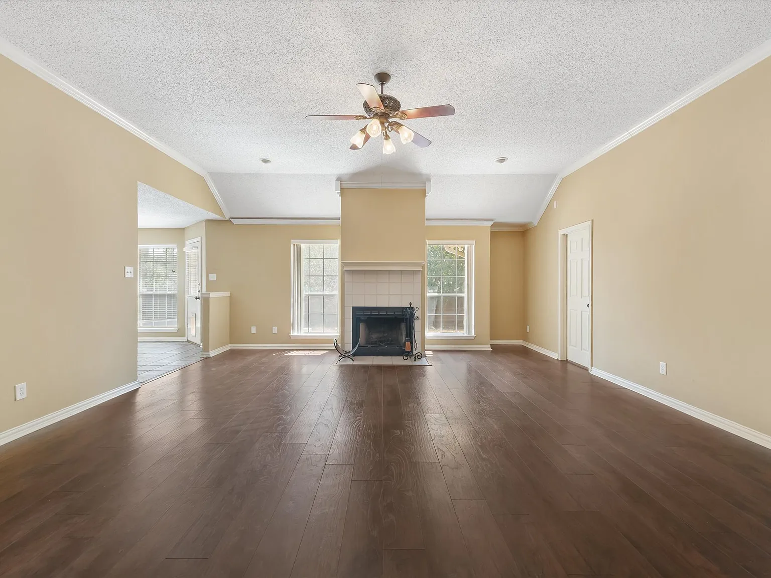 4 bed, 1788 sqft, $2,200 — Photo 3