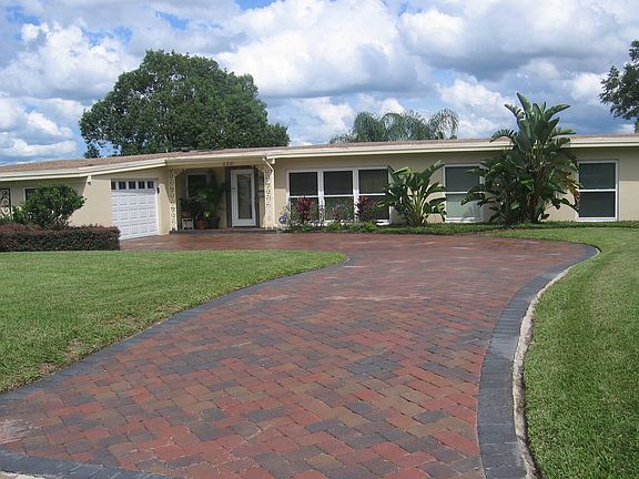 Front of home. Brickpaver drive way