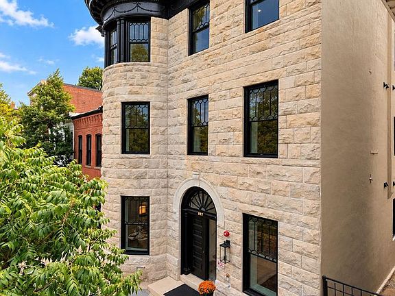 2nd image of 807 A St NE #301