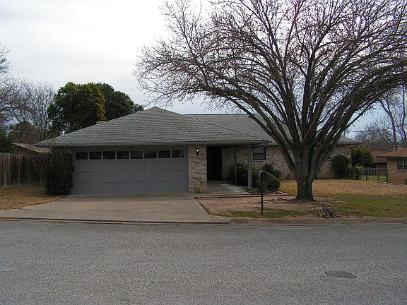 3rd image of 307 Stephanie Dr