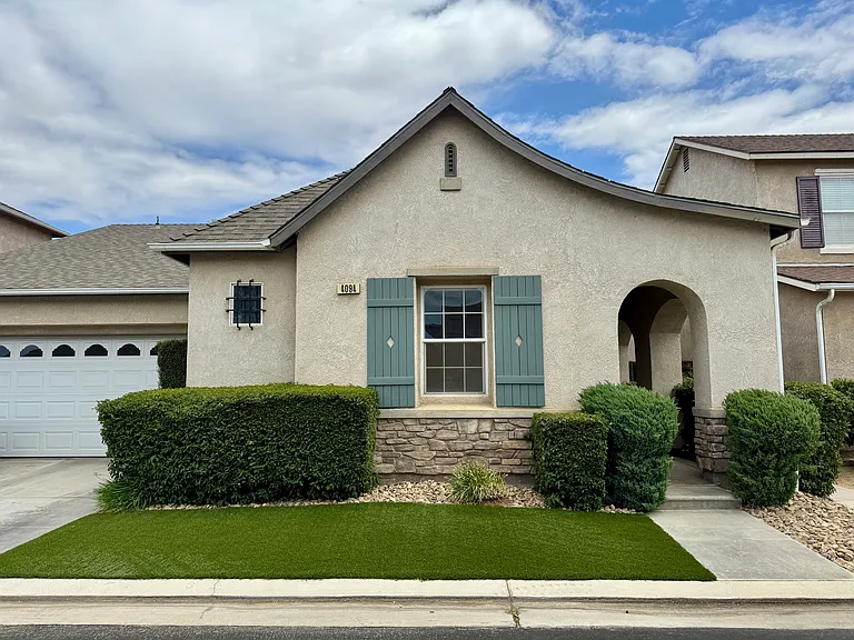 4094 W Fig Tree Ln — Photo 1