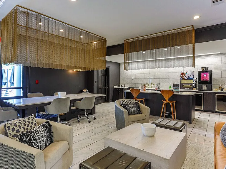 River Pointe Apartments — Photo 35