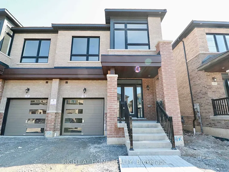 9 Conarty Cres — Photo 1