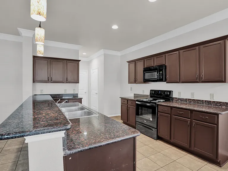 2138 Meadow View Dr — Photo 7