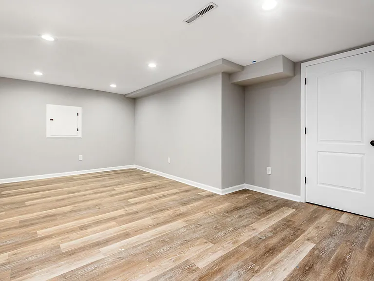 2652 Maplewood Dr — Photo 31