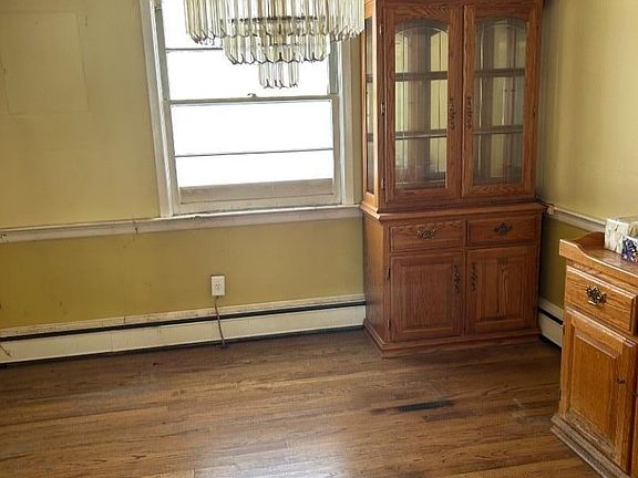 2nd image of 64 William St