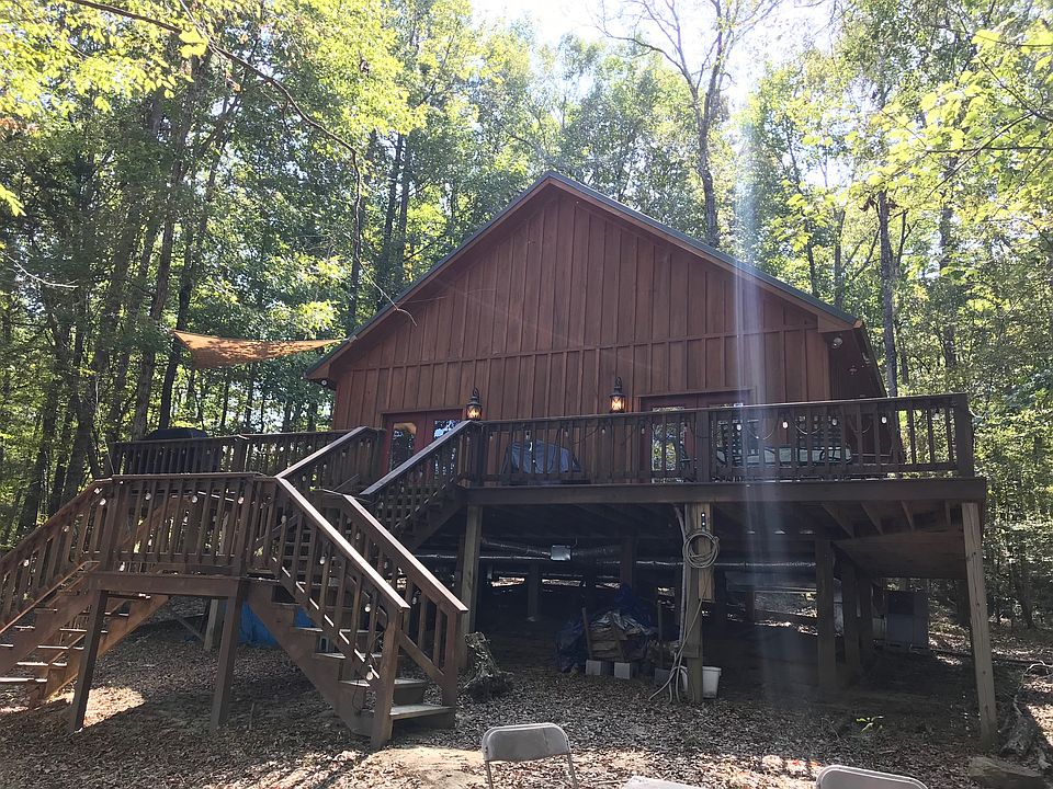 this deck faces the lake