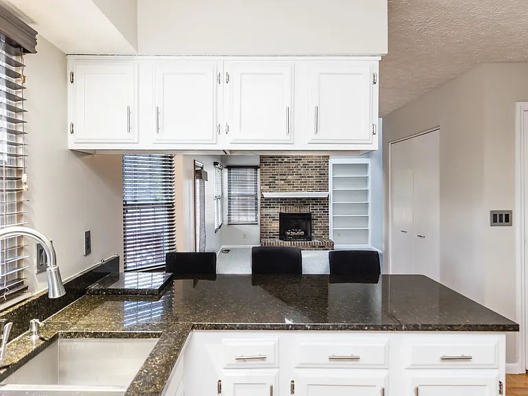 6085 Tara Hill Dr — Photo 16