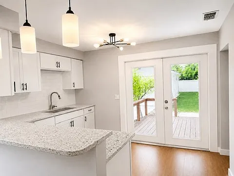 413 W North Bay St — Photo 17
