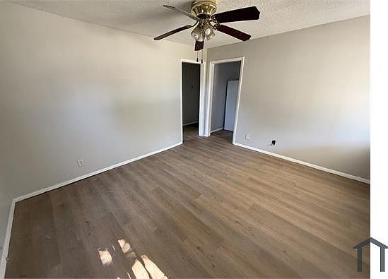 4th image of 1559 Wellworth Ave