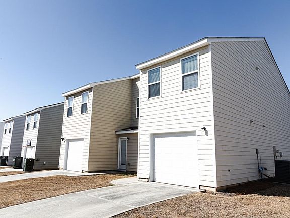 2nd image of 515 Merchant St