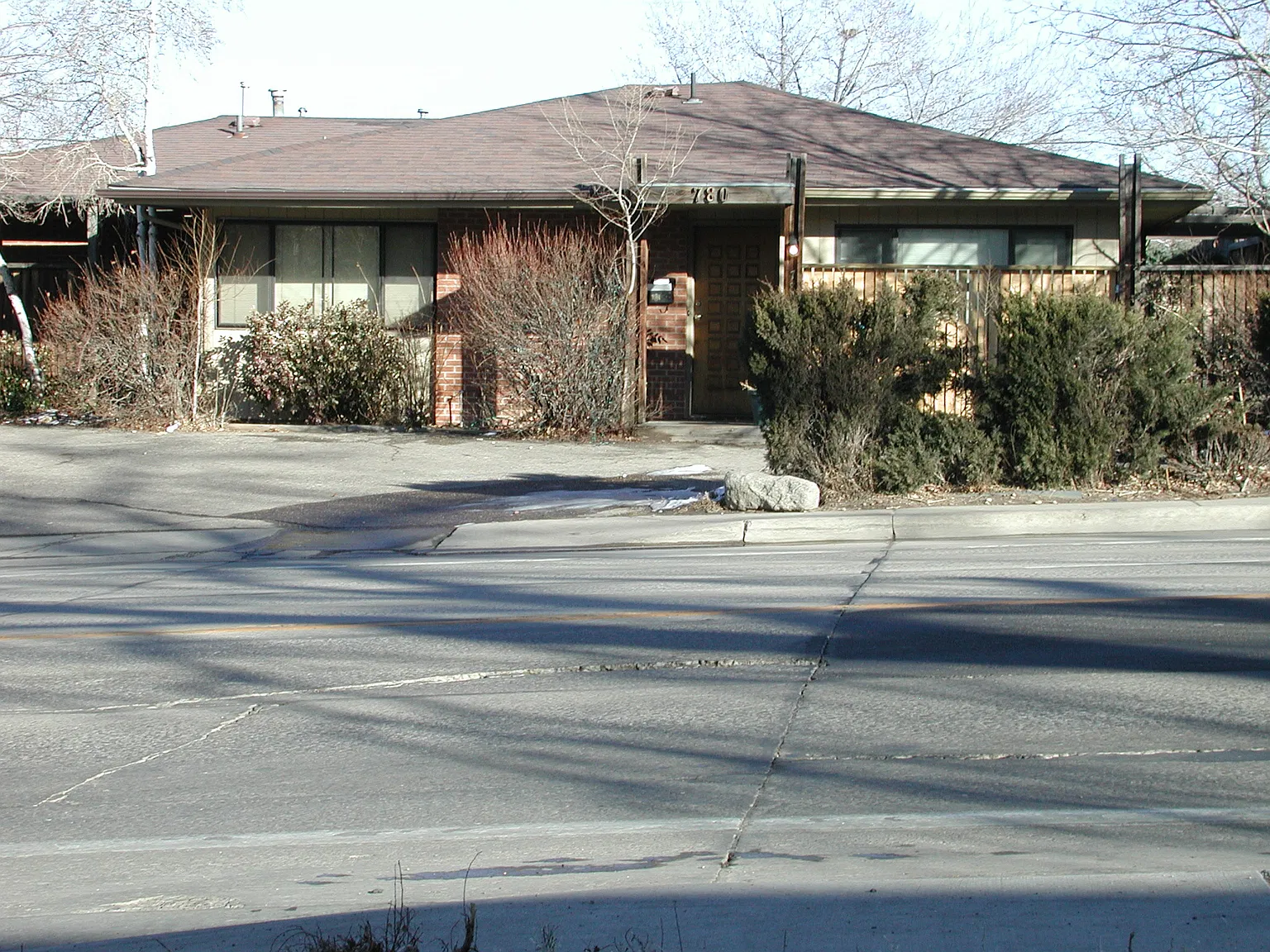 3 bed, 900 sqft, $3,555 — Photo 1