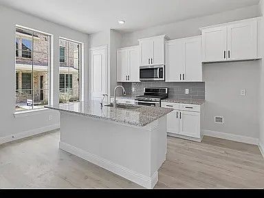 2nd image of 1558 Dulwich Dr