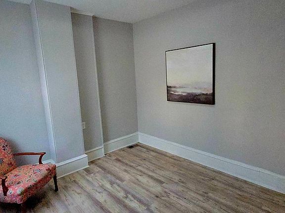3rd image of 1616 W 5th St